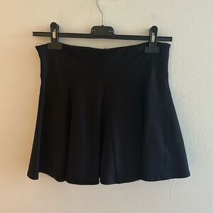 Black pleated mini skirt